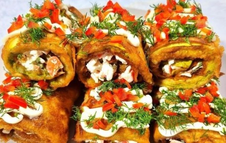 Необычные рулеты из кабачков с крабовыми палочками для вашего стола