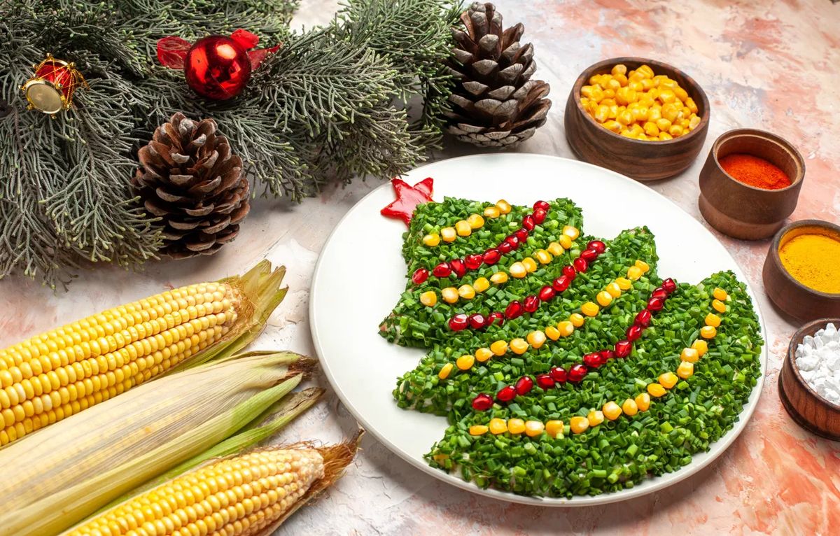 Кулинарные идеи для Нового года: легкие и доступные салаты