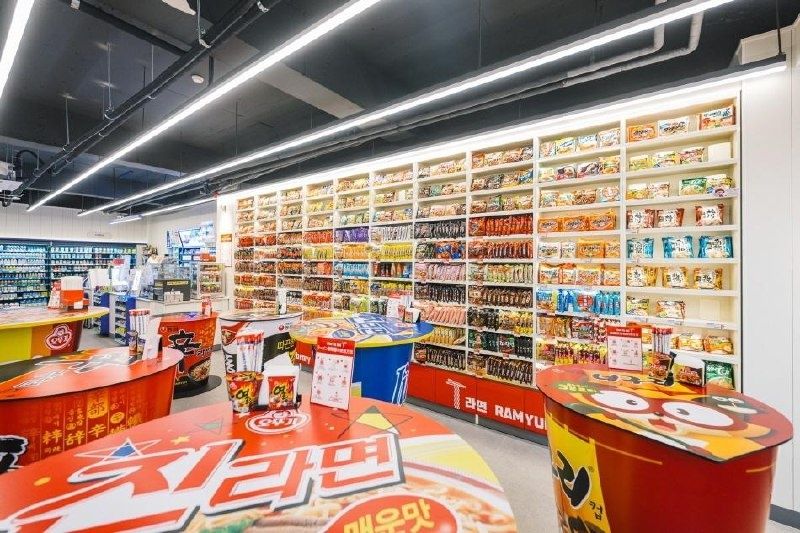 Где лапша превращается в искусство: уникальный формат рамен-библиотек завоевывает Россию