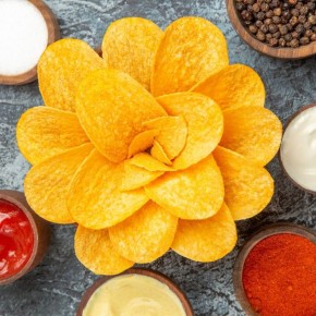 Приготовьте хрустящие чипсы в микроволновке: вкус, который превзойдет магазинные