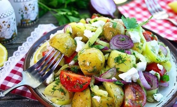 Вкусный овощной салат с молодой картошкой: легкость и свежесть на вашем столе