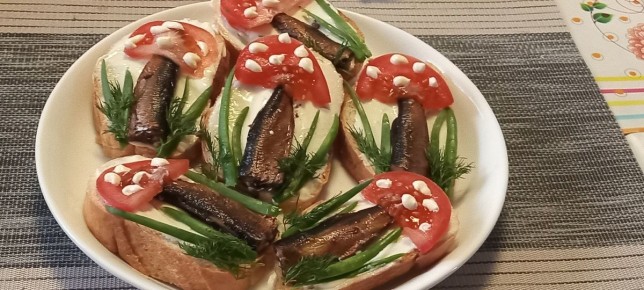 Удивительные закуски: расцветение бутербродов со шпротами 'Мухоморчики'