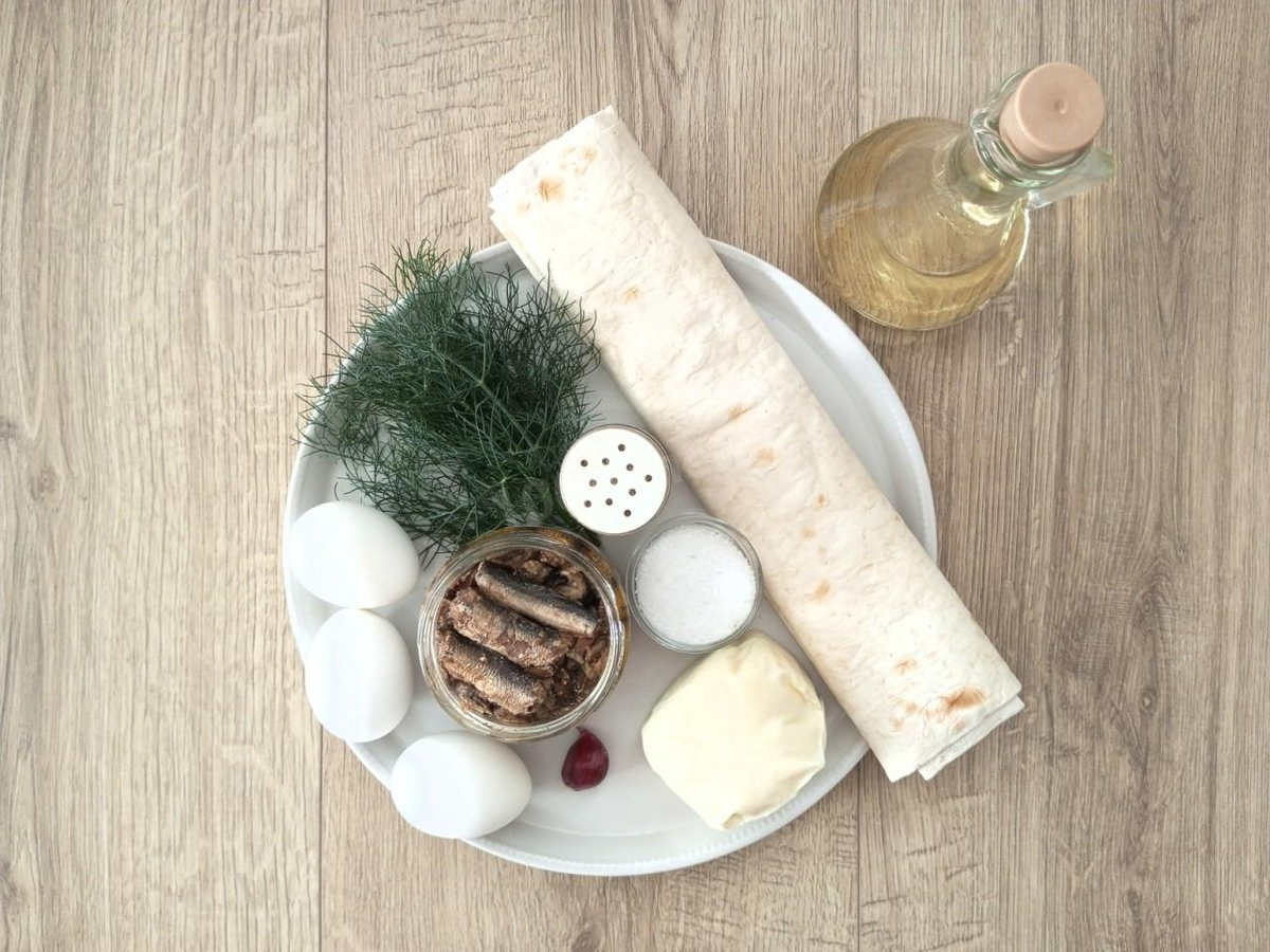 Восхитительные жареные конвертики из лаваша с сыром и шпротами