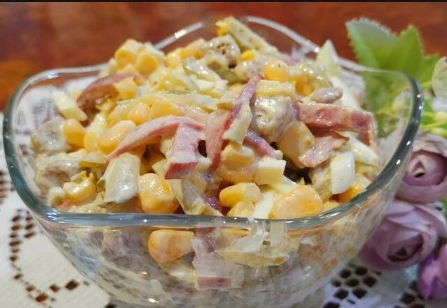 Захватывающие рецепты салатов с кириешками: быстро и вкусно