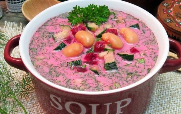 Освежающий холодный свекольник с фасолью и огурцом