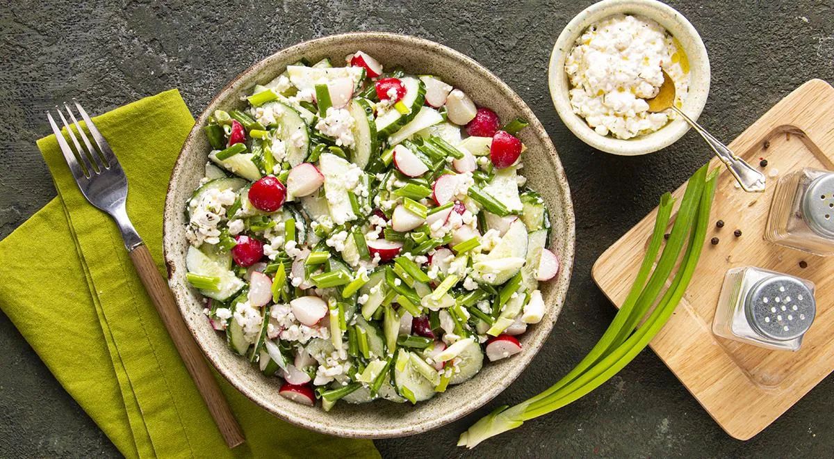 Салат с огурцом, редисом и творогом: свежесть на вашем столе