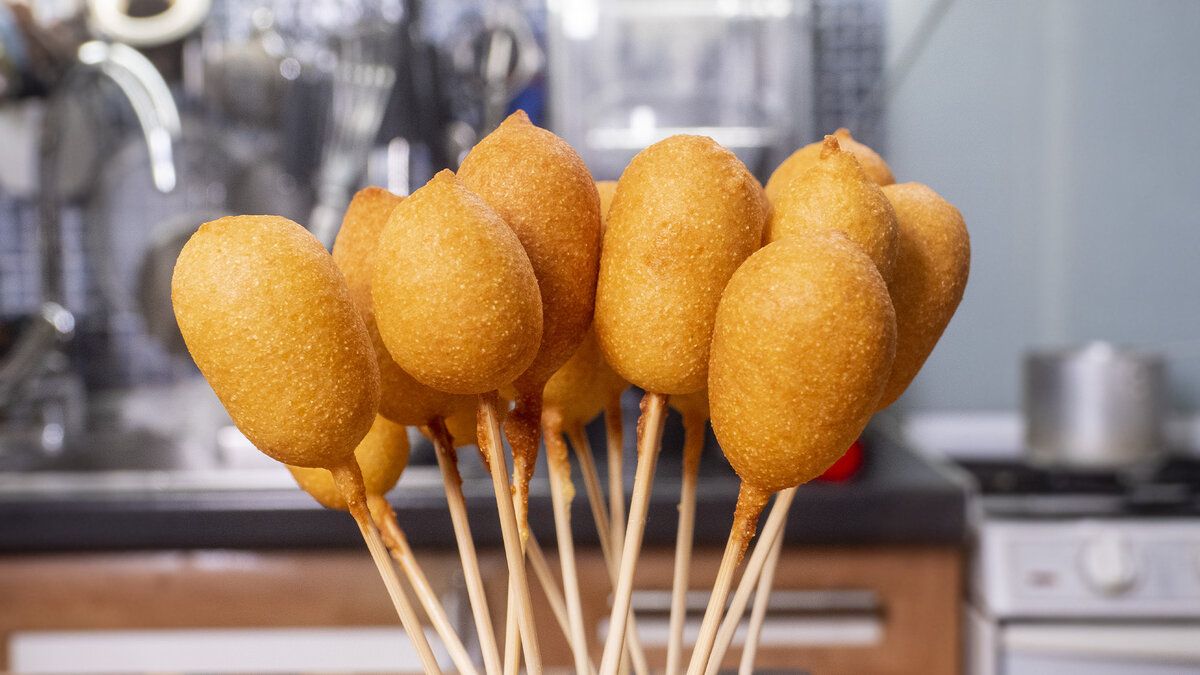 Как всего за 10 минут стать кулинарным гением: корн доги на ваш стол