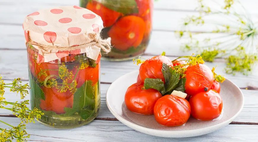 Как приготовить вкусные соленые помидоры на зиму