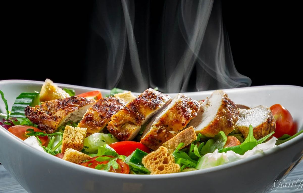 Теплый салат с курицей и фетой: идеальное решение для ужина