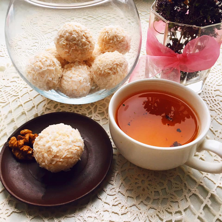 Как приготовить кокосовые конфеты из творога для яркого завтрака