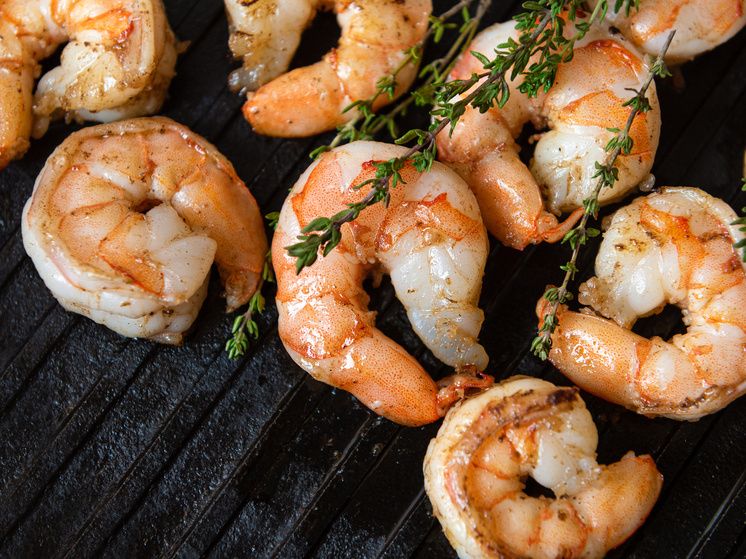 Как выбрать качественные креветки для новогоднего стола