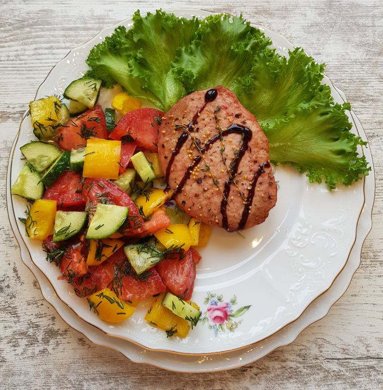 Свинина с тимьяном в гранатовом маринаде и овощной праздник