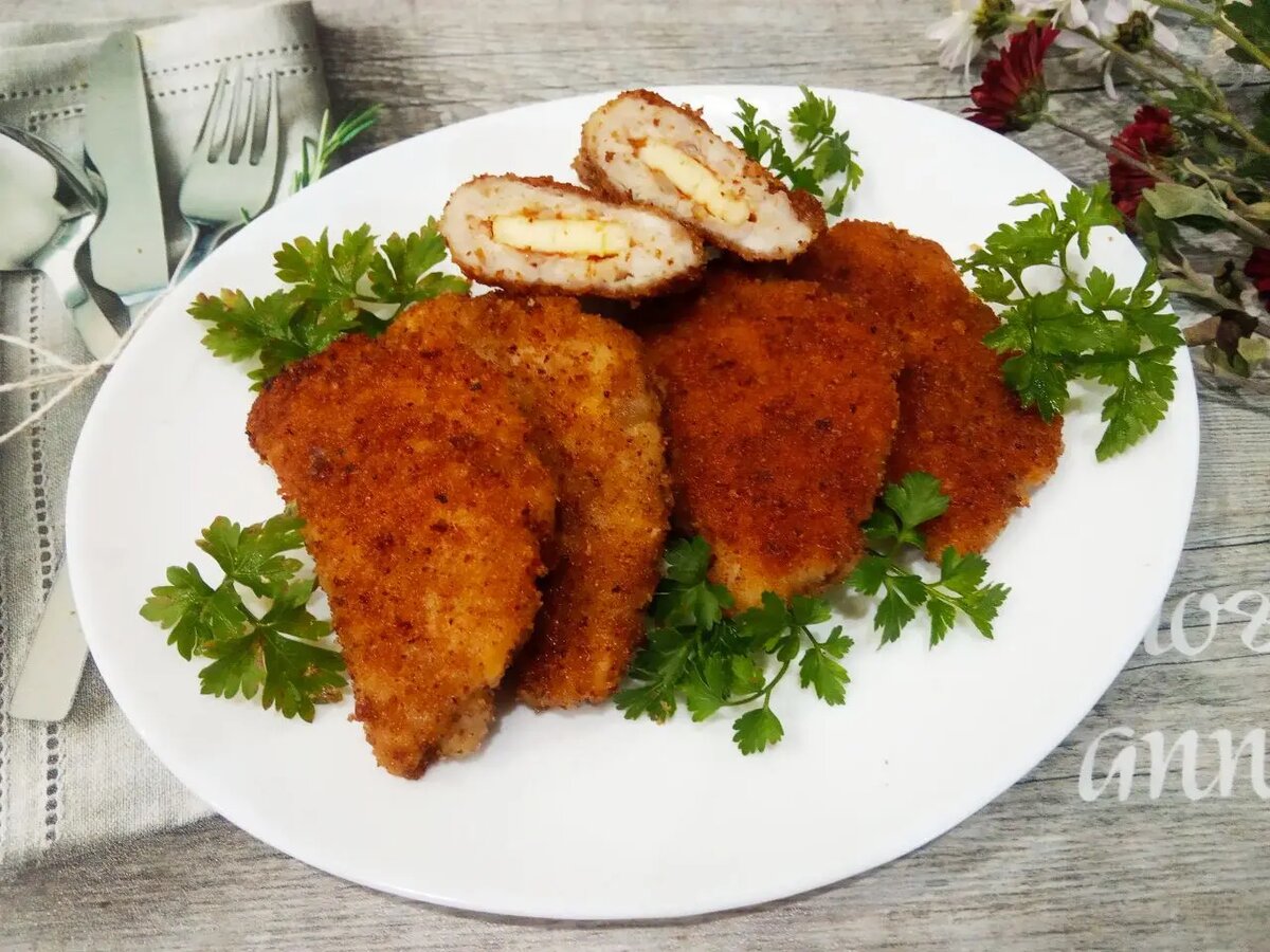 Сочные мясные конвертики с сыром: простой и вкусный рецепт