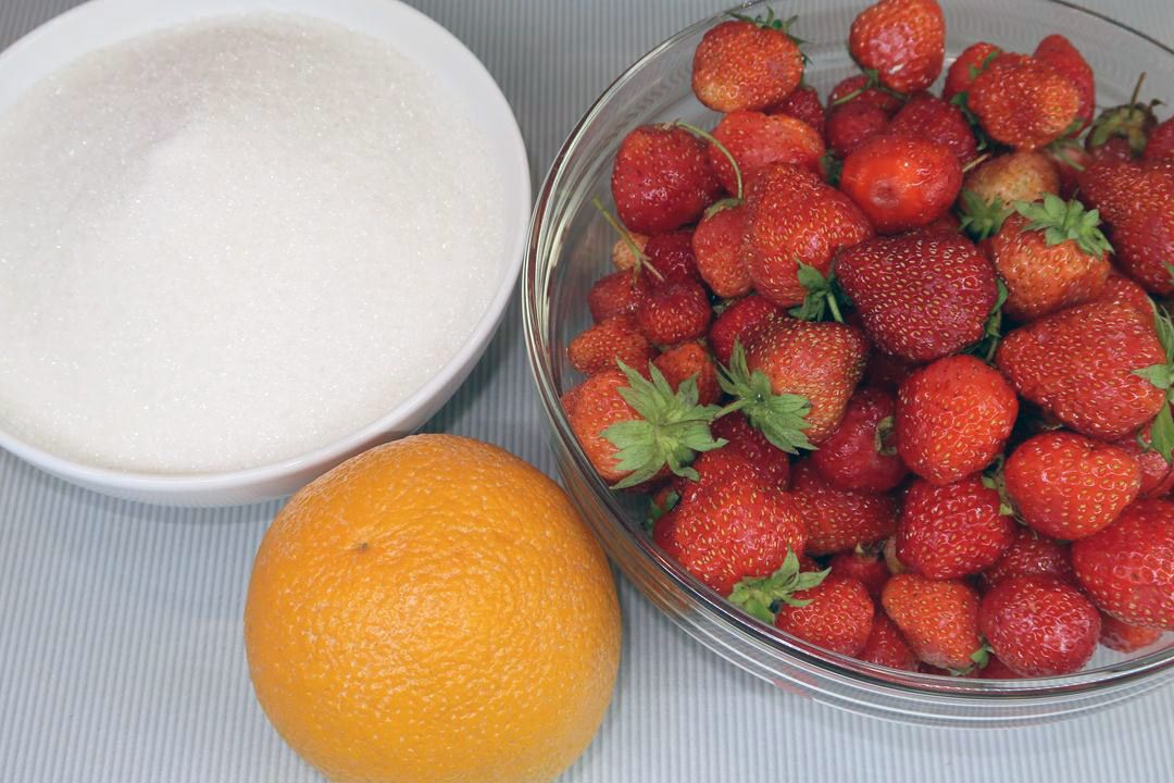 Сладкое Лето в Бутылке: Рецепт Компота из Клубники и Апельсина на Зиму