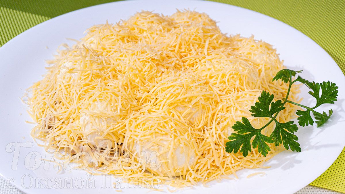 Праздничный салат Рафаэлло, который не оставит равнодушным