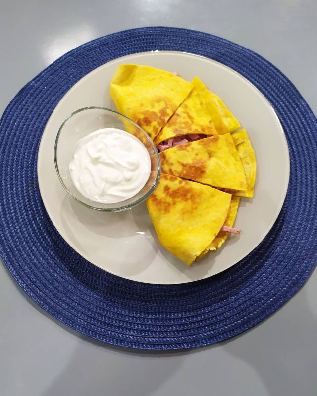 Как приготовить вкусную лепёшку с сыром и ветчиной на завтрак