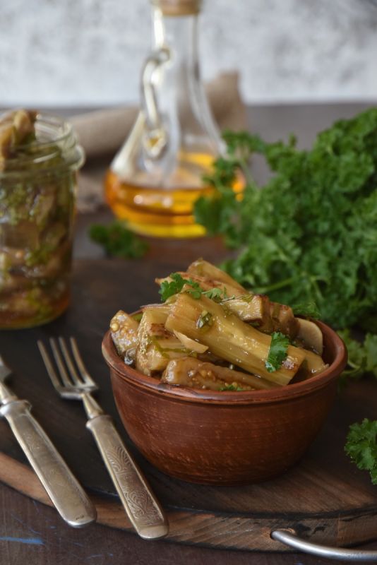 Как приготовить пикантные маринованные баклажаны с зеленью