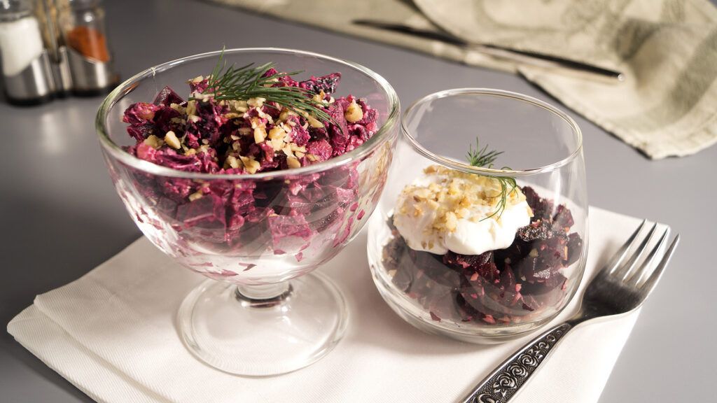 Салаты со свеклой: три простых рецепта для любого застолья