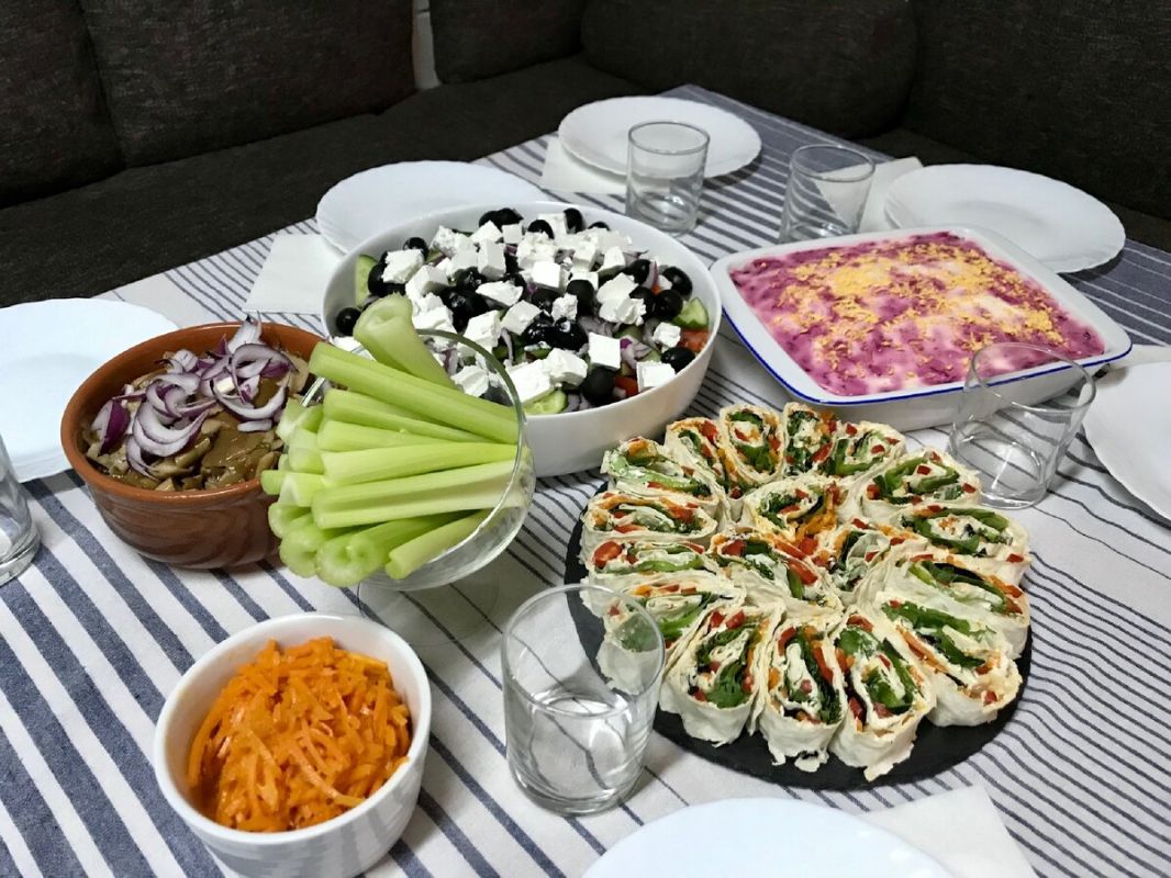 Как вкусно закусить, ожидая крылышки на углях