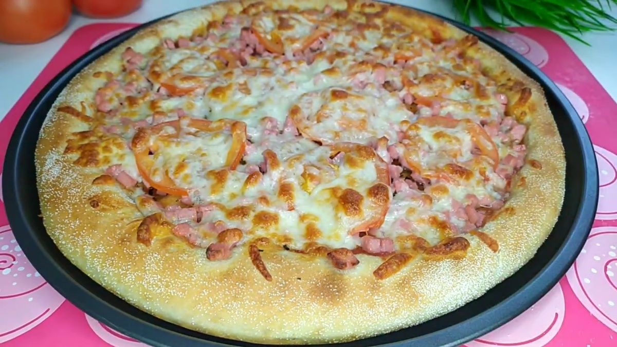 Как приготовить вкусную домашнюю пиццу с колбасой и сыром