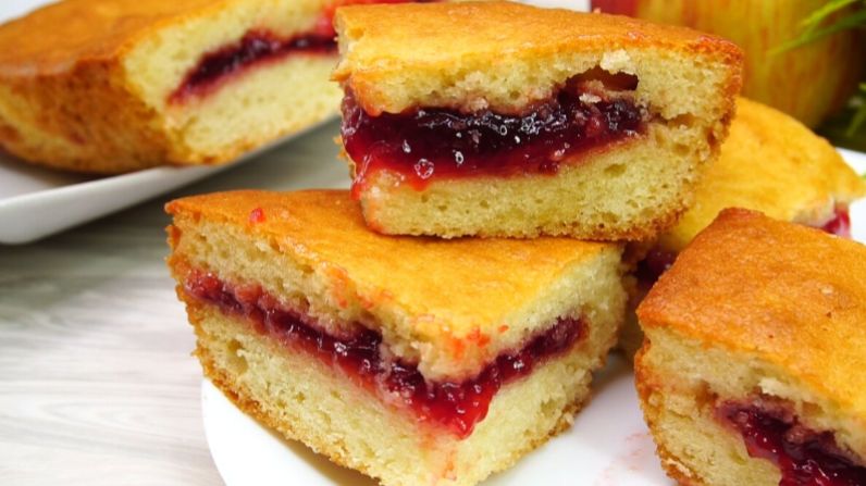 Заливной пирог с вареньем, который не подведет