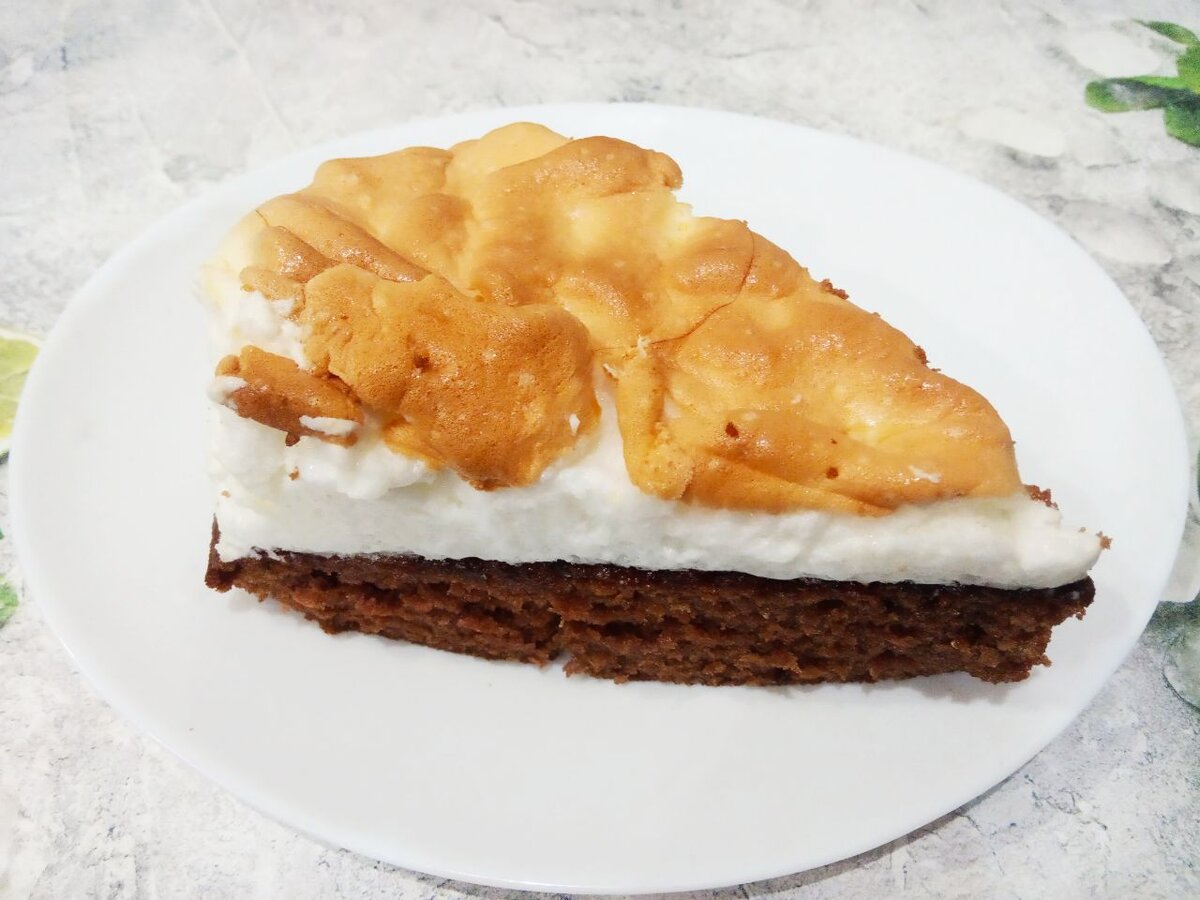 Шоколадный пирог с безе: легкий способ порадовать себя и близких