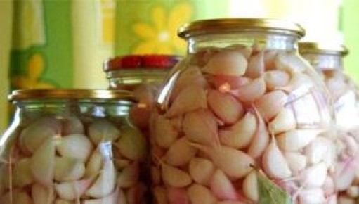 Как сохранить вкус и пользу чеснока: секреты засолки