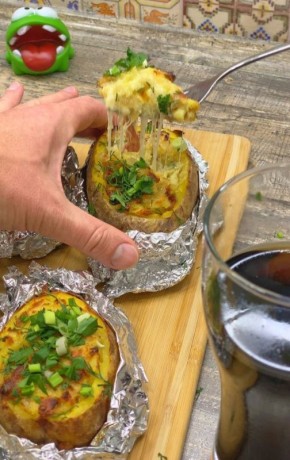 Невероятно вкусная картошка с сыром и беконом