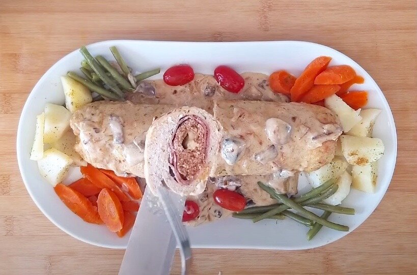 Изящные рулеты для праздничного стола: индейка и лосось в одном блюде