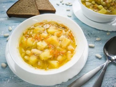 Неповторимый рассольник с фасолью и солеными огурцами