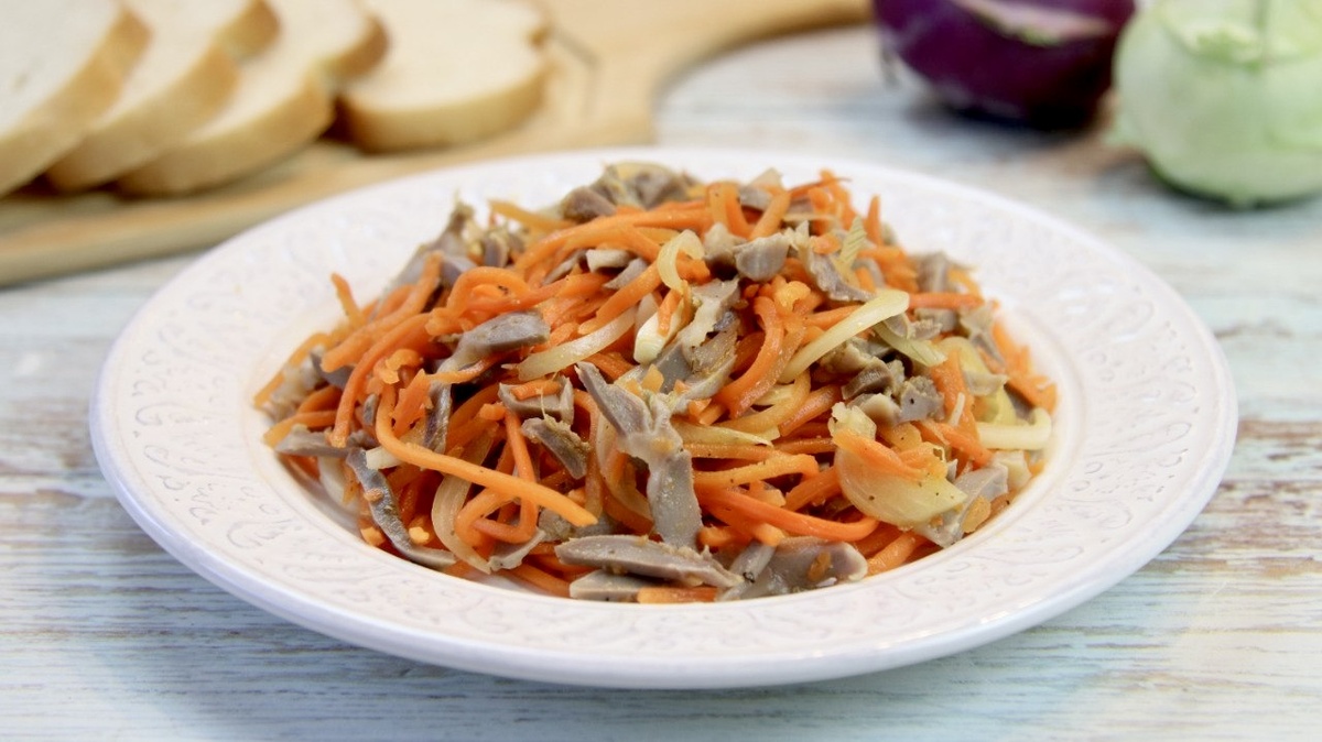 Острый салат с корейской морковью: идеальная закуска для любого стола
