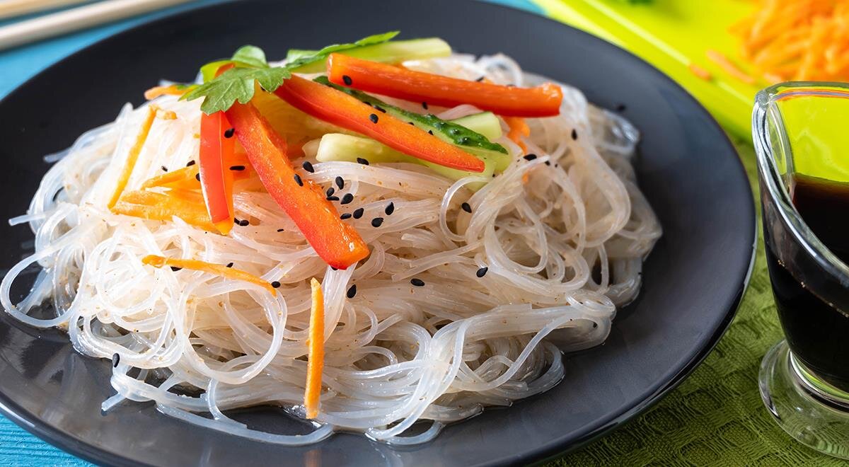 Как правильно варить фунчозу для салатов и гарниров