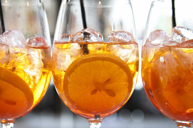 Коктейльные тренды, которые завоюют лето 2024