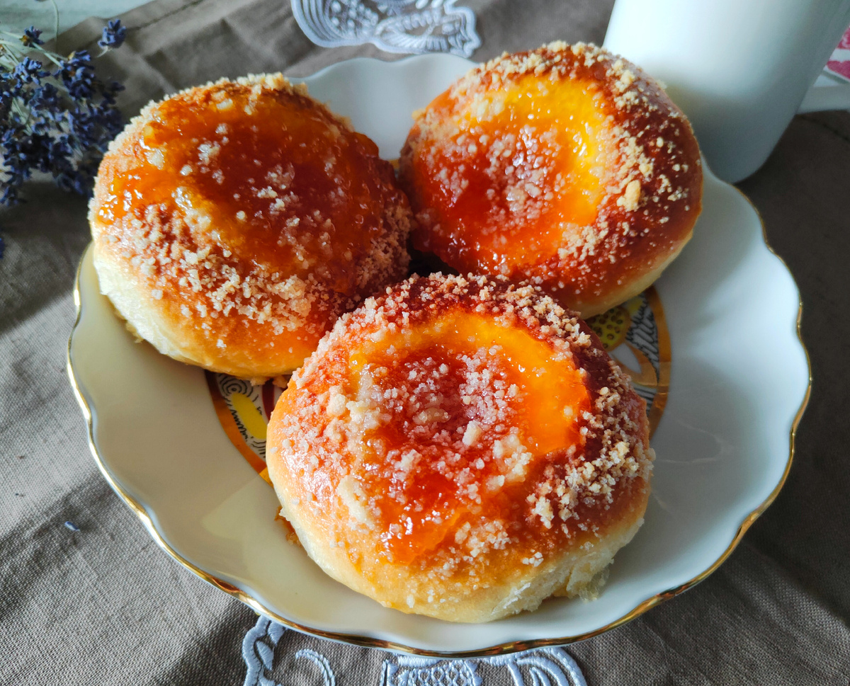 Вкусные ватрушки с ароматным абрикосовым джемом