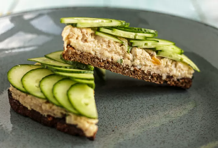 Неповторимый сэндвич с копчёной рыбой