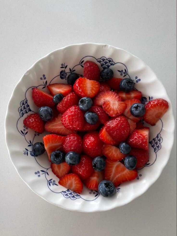 Как вернуть коже молодость и сияние: пять продуктов для свежести и упругости