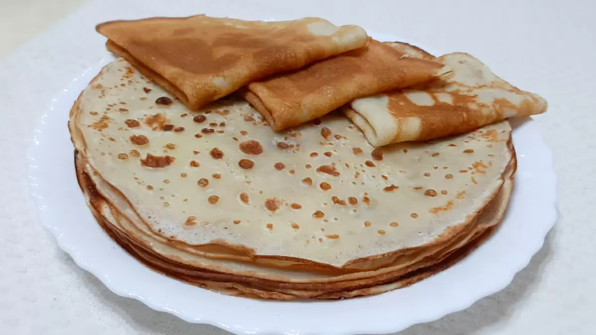 Попробуйте нежные блины на молоке без дрожжей