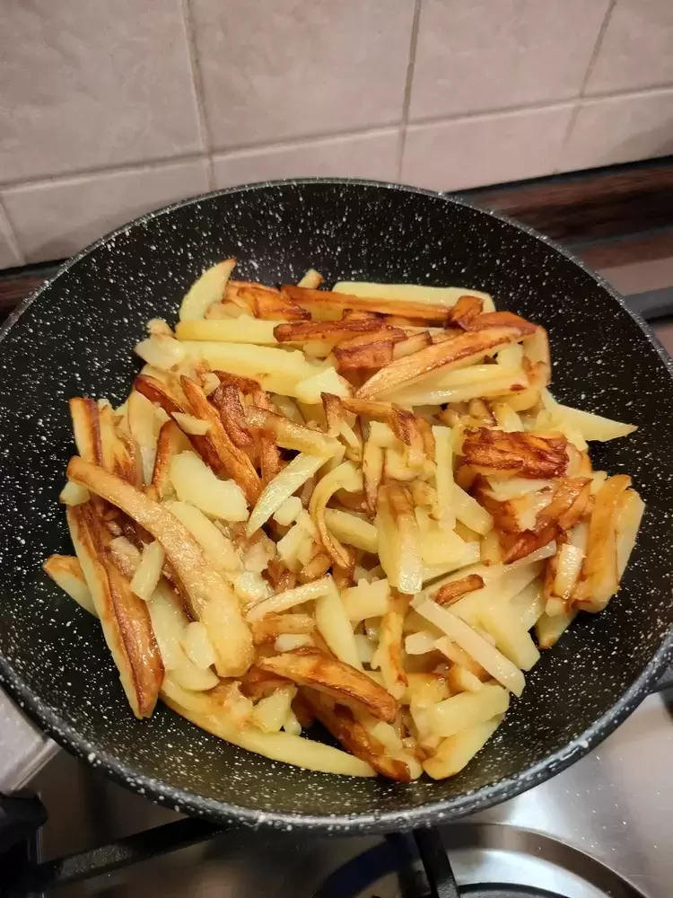 Как правильно жарить картошку: секреты, которые поднимут ваше блюдо на новый уровень