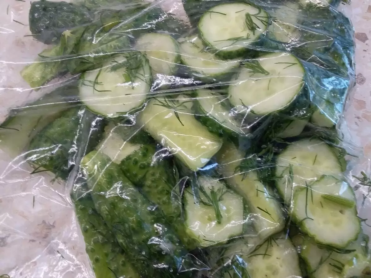 Обожаемый рецепт малосольных огурцов за полчаса: попробуйте сами