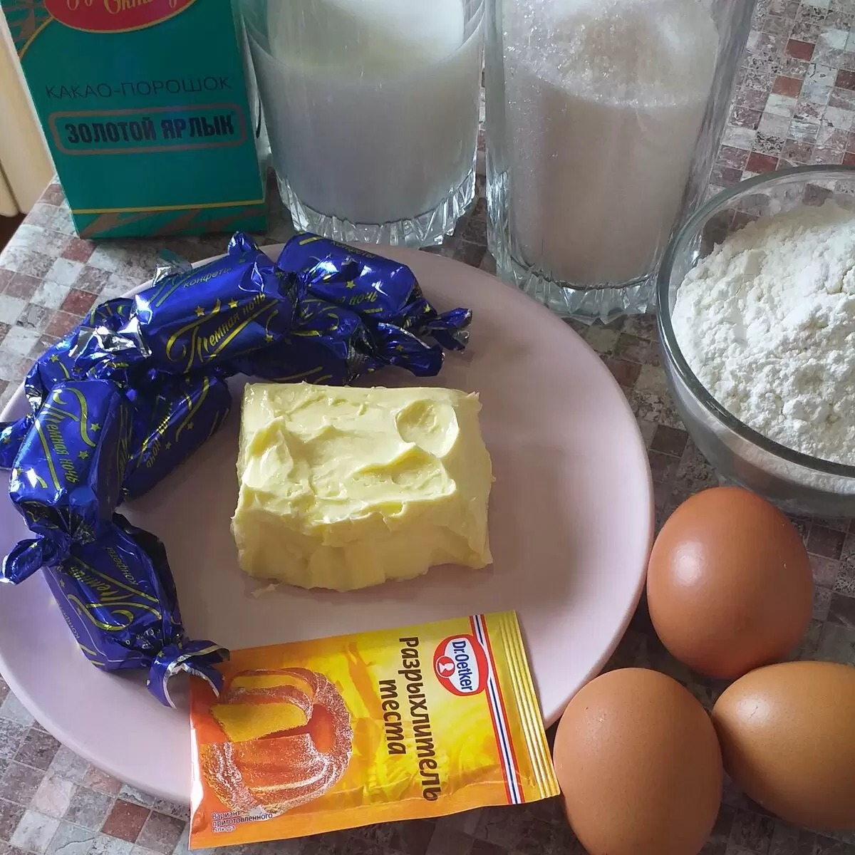 Как превратить остатки шоколадных конфет в вкусный торт