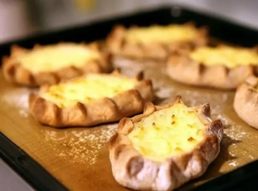 Постные ржаные калитки с картошкой — традиционная выпечка для всех