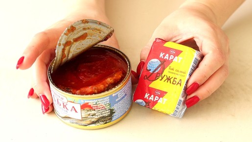 Как быстро из кильки в томате сделать вкусную закуску