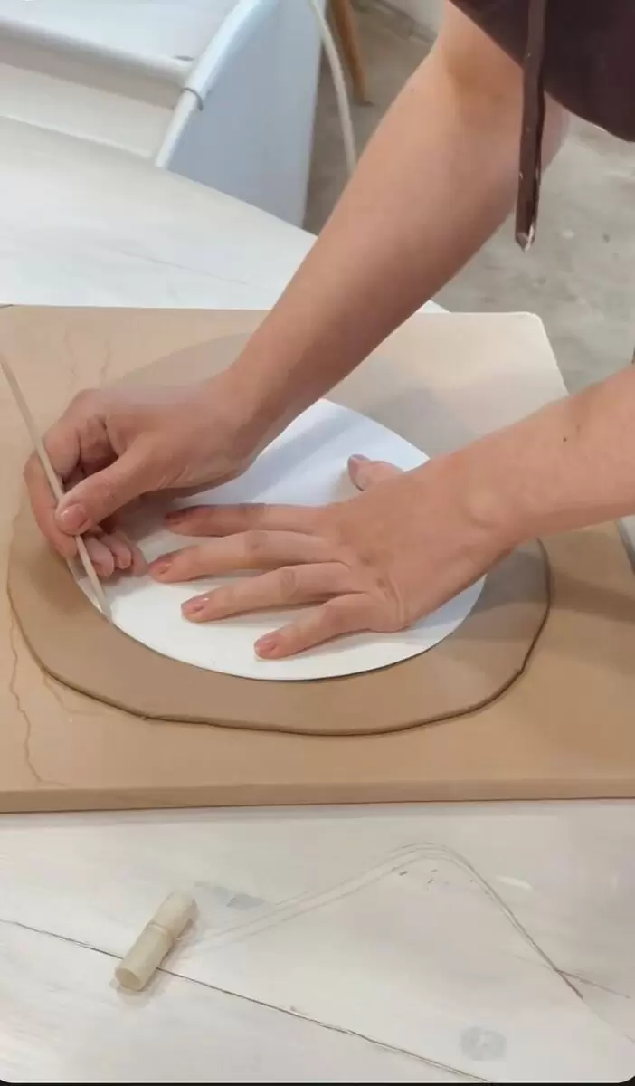 Творчество в глине: откройте для себя уникальную технику лепки из пласта