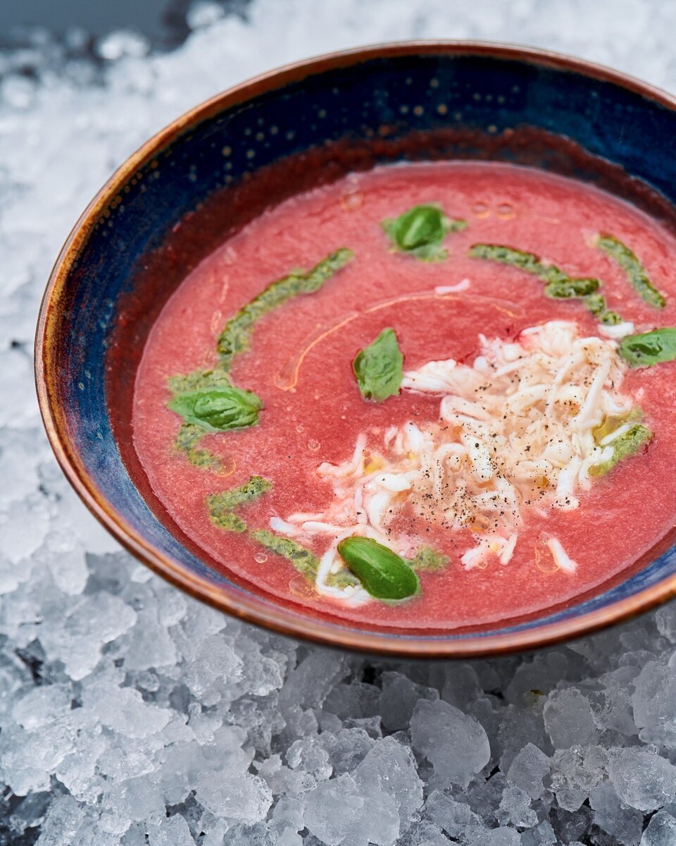 Удивительное гаспачо с арбузом и крабом