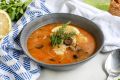 Узнаваемый аромат морей: солянка с белой рыбой и морскими нотами