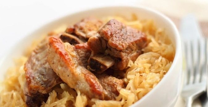 Нежные свиные рёбрышки с капустой: немецкий вкус в вашем доме