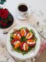 Нежный салат ромен с моцареллой и сочными помидорами