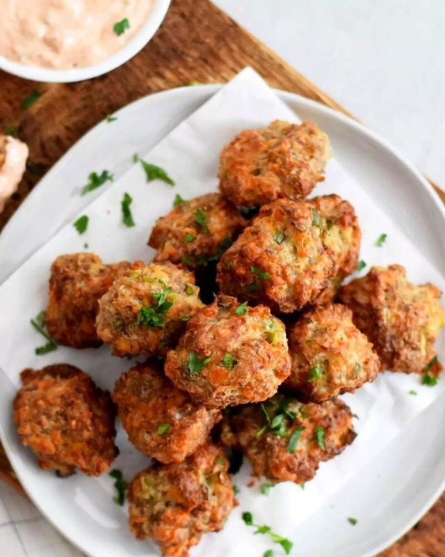 Вкусные мясные шарики с сыром: идеальная закуска для вашего стола