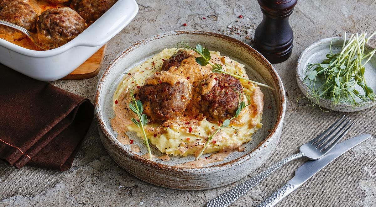 Сочные котлеты с ароматной подливкой: вкус детства в каждой порции