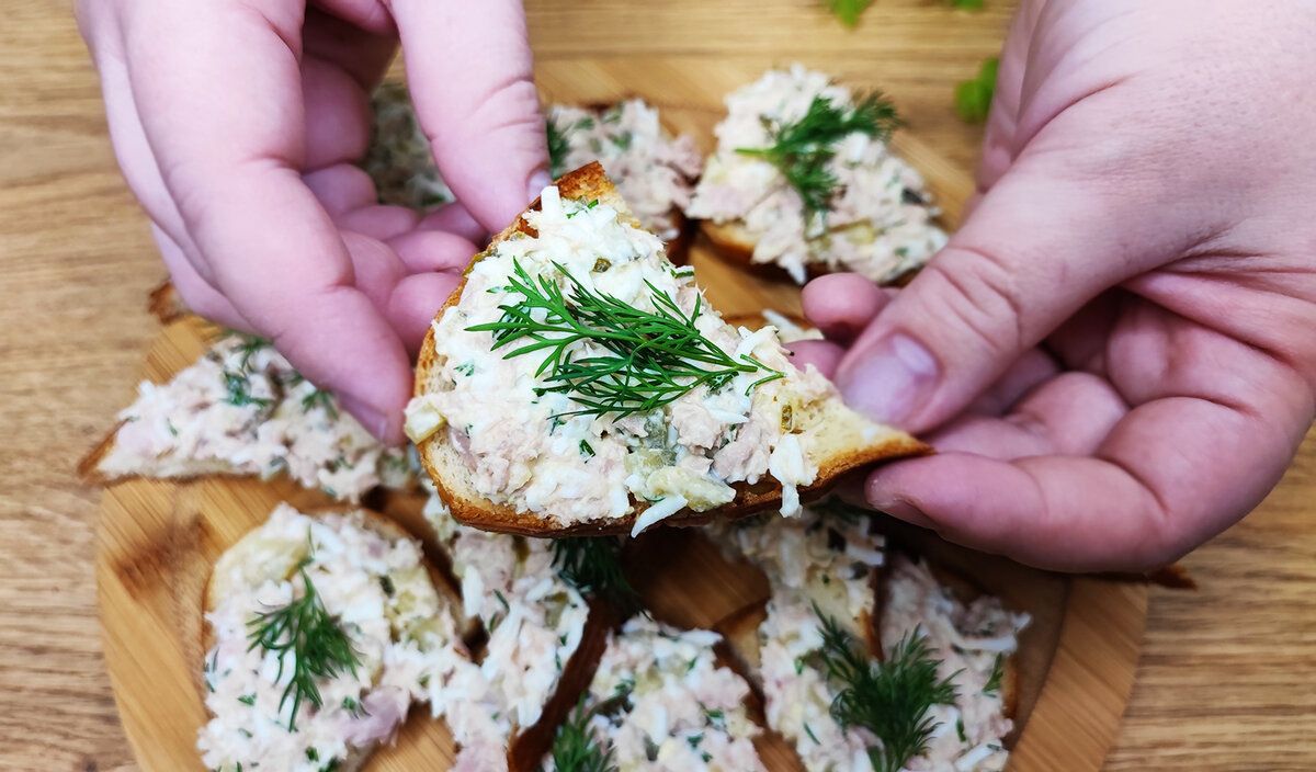 Невероятные бутерброды с тунцом и огурцом: быстро и вкусно